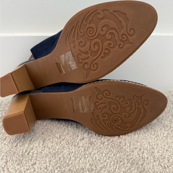 Sundance Chic Navy Suede Women's shoes size 41- however fit like a 40. - Picture 5 of 8